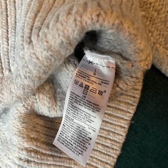 Gap Sweater - Picture 4 of 4